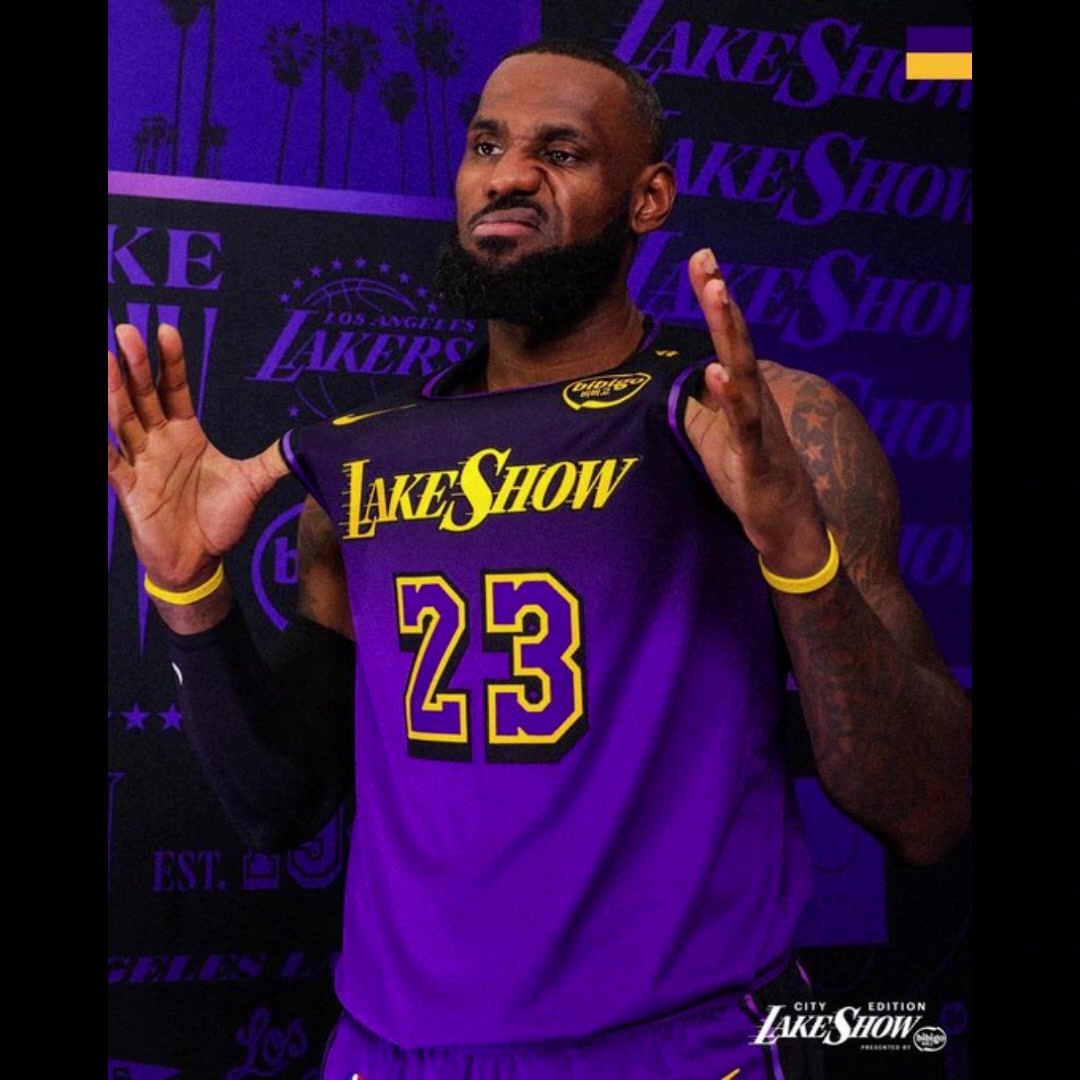 少穿点？湖人穿LakeShow球衣出战的比赛，仅拿到1胜6负